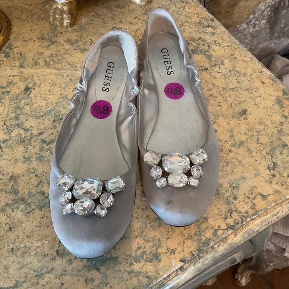 Guess silver “jewelled” flats, 8.5 m - Picture 1 of 5